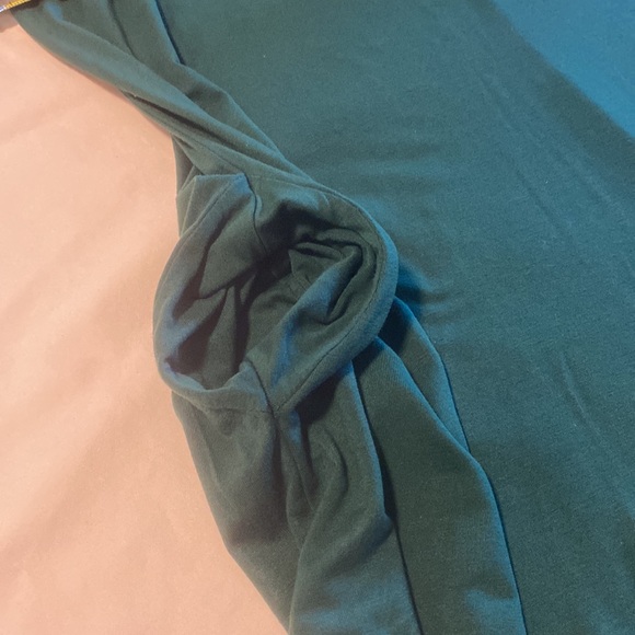 Hunter Green Swooping Hem Side Pocketed Long Tee - Picture 6 of 11